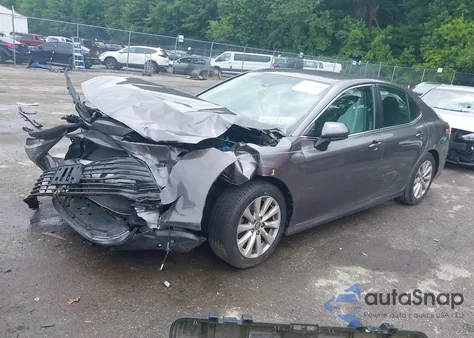 2018 Toyota Camry L z USA, uszkodzony, nr VIN 4T1B11HK5JU559292